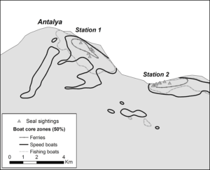 Figure 2. Seal sightings overlaid with the core zones of fishing, speed, and tour boats. Boat presence core zones were delimited at 50% contour, where boat density through time is higher.